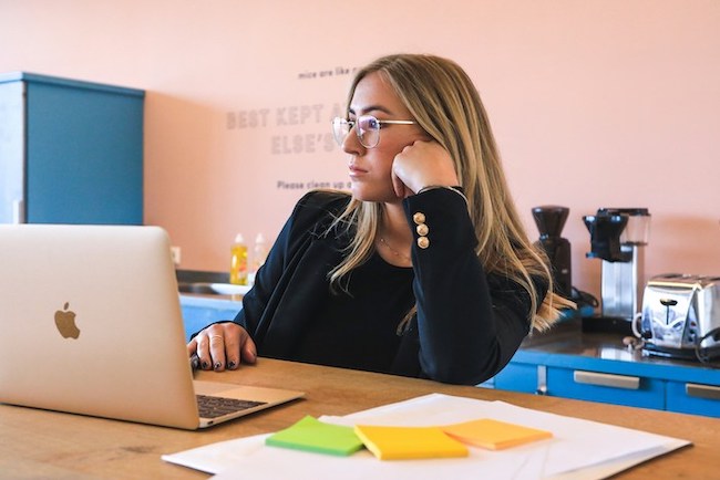 10 Online Typing Jobs You Can Do From Home