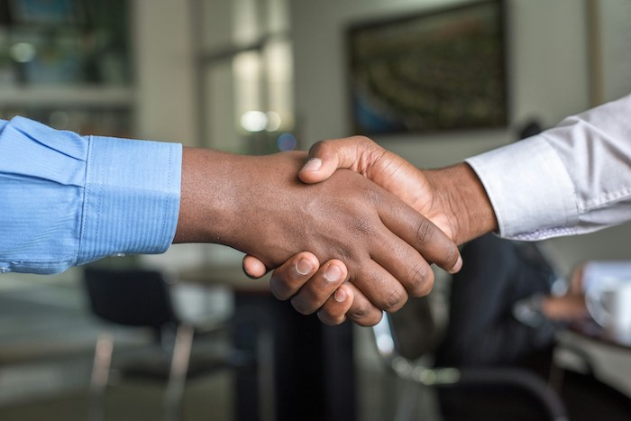 10 Secret Tips to Master The Proper Handshake