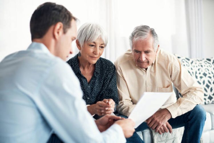 Comparing and Selecting Life Insurance for Seniors: Building a Solid Safety Net for Your Family's Future
