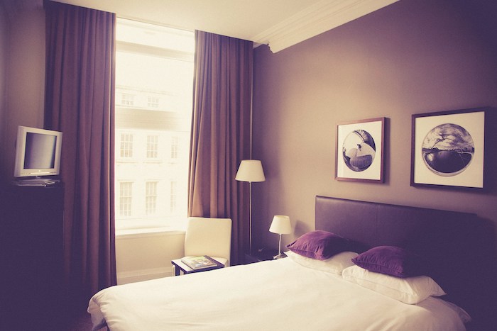 How to find cheap hotels in advance or last minute
