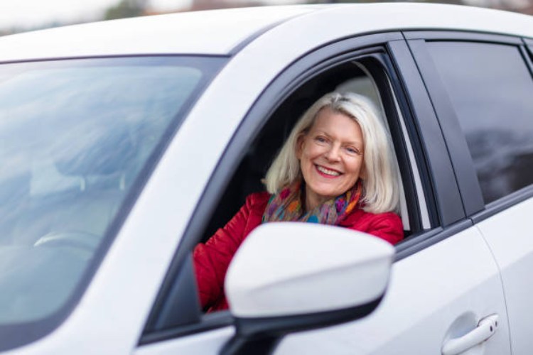 Analyzing the Reliability and Technological Features of SUVs for Seniors to Ensure a Comfortable Drive